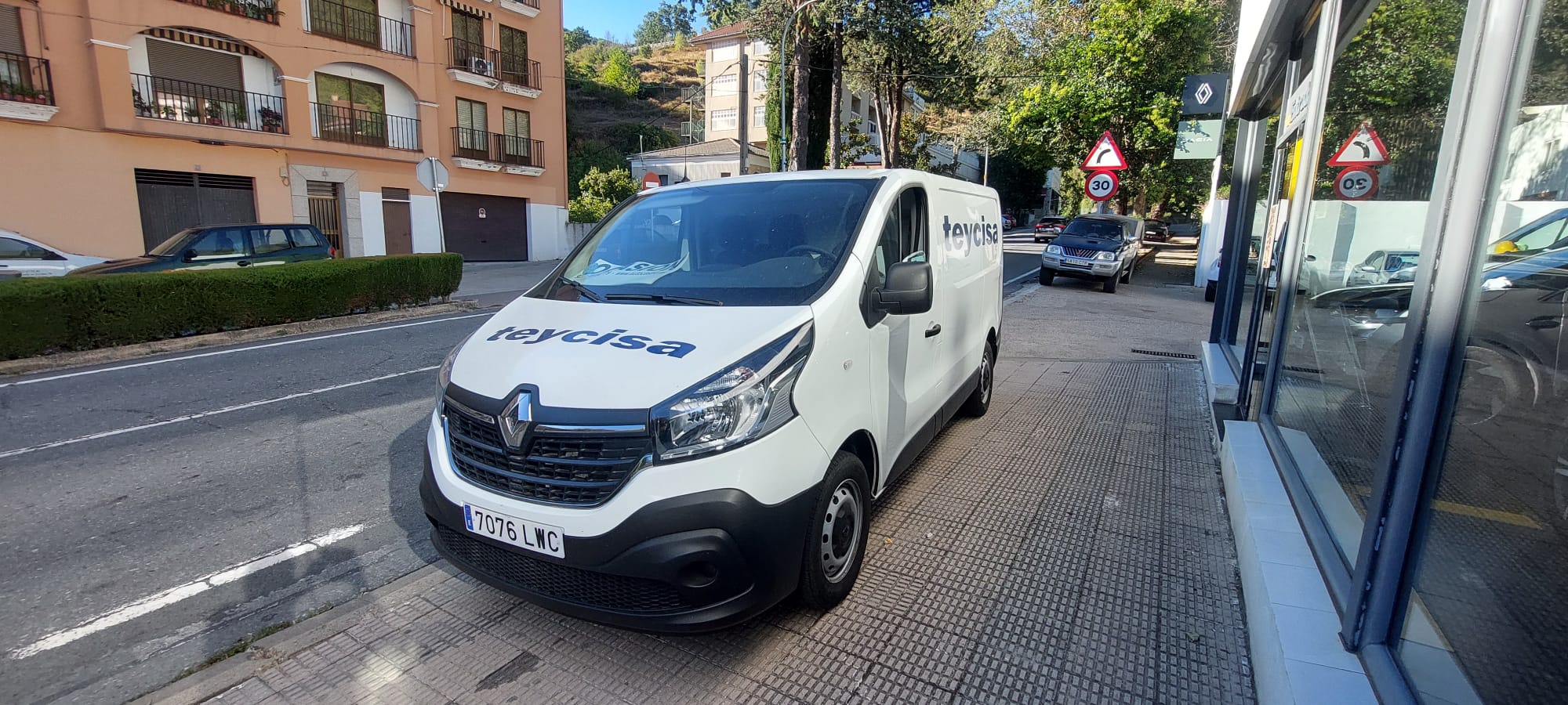 Renault Trafic 2.0 120cv miniatura 9